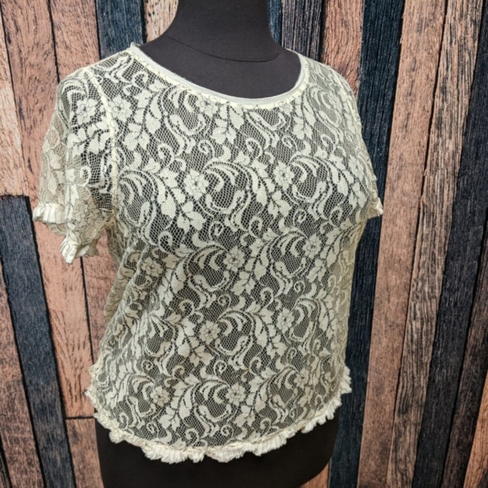 Cream Feminine Lace Top